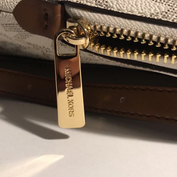 Michael Kors Dallas BackPack Vanilla White Medium Slim Backpack Brand NWT - Picture 8 of 9